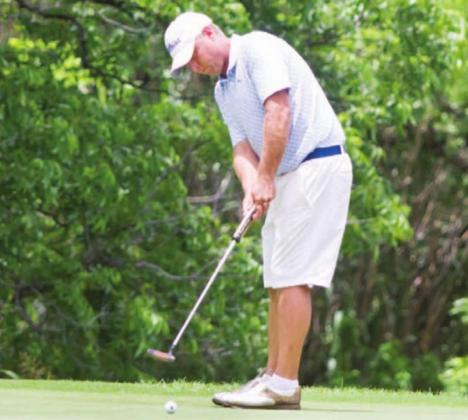Justin Schulze hits a putt during last year’s tournament. He will look to defend his title this year. FILE PHOTO