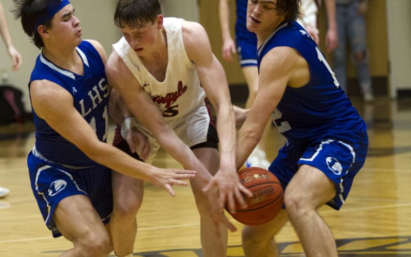 Tak Stinnett, left, and Landon Mulcahy try to force a turnover late in Thursday's game.
