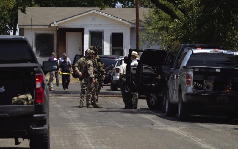 FILE PHOTO Texas DPS SWAT members stand by as Lampasas police authorities tape a perimeter around the incident scene after a shooting on Aug. 31.