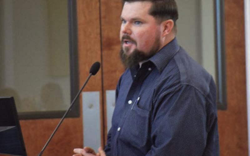 Public Works Director Stephen Sewell presents his recommendation to the council regarding membership in the Central Texas Water Alliance. ANA SOFIA MEYER | DISPATCH RECORD
