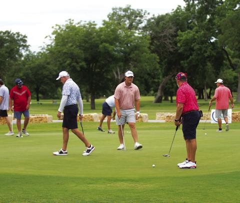 HUNTER KING | DISPATCH RECORD Players practice putting ahead of the final round on Memorial Day.