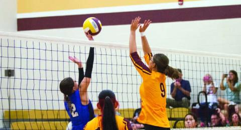 Senior middle blocker Cheyenne Weems lays down a big block for the Lady Hornets. ANA SOFIA MEYER | DISPATCH RECORD