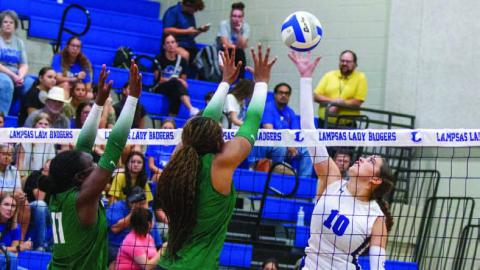 Senior middle Ysa Swain had a tough matchup at the net against Gateway’s two middles, both taller than six feet. ANA SOFIA MEYER | DISPATCH RECORD