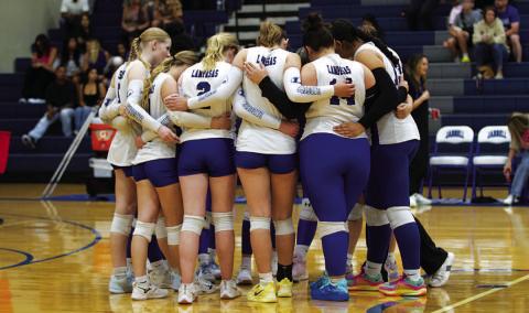 Lady Badgers lose their last two volleyball matches