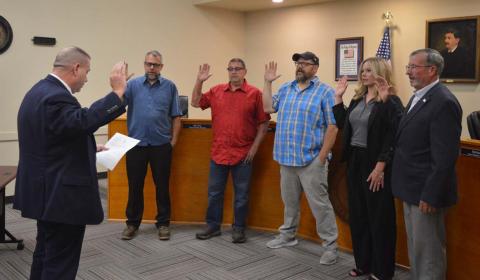 Mayor John Wilkerson administers the oaths of office in Tuesday’s meeting to, from left from right, Place 5 Councilman Elliott Whitton, Place 3 Councilman Rob Green, Place 4 Councilman Dan Long, Administrative Municipal Court Judge Hayleigh Talasek and Municipal Judge Gene Isenhour. ERICK MITCHELL | DISPATCH