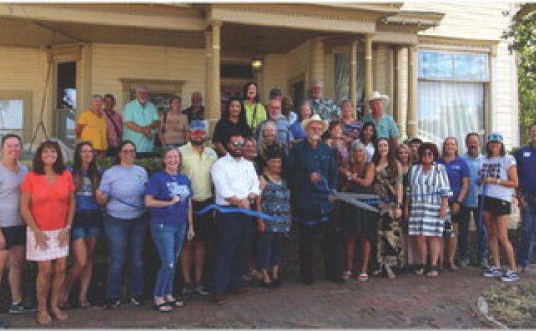 JOYCESARAH MCCABE | DISPATCH RECORD Eddie and Dale Shell are pictured here with friends and Lampasas County Chamber of Commerce members as they celebrate the Gillen House opening as a guest house.