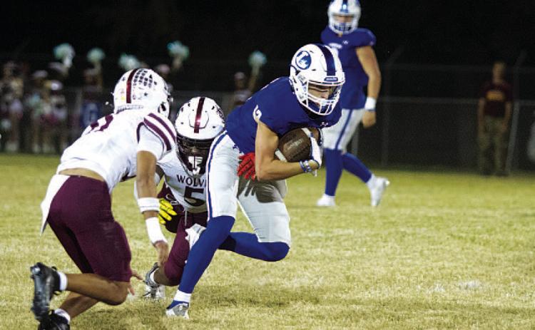 HUNTER KING | DISPATCH RECORD Bryson Roberts makes two Davenport tacklers miss in last week’s game.