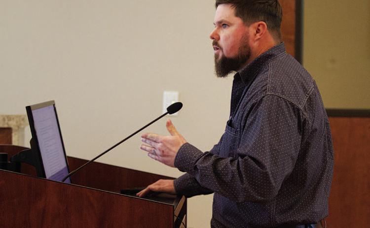 Stephen Sewell, Lampasas public works director, addresses council members Monday to provide information on the city’s contract with Kempner Water Supply Corp. HUNTER KING | DISPATCH RECORD