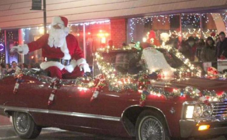 Santa made an appearance during last year’s Carol of Lights —a festival held annually on the courthouse square. Organizers expect the 2021 event to be full-scale, whereas last year’s was reduced in scope due to coronavirus concerns. FILE PHOTO