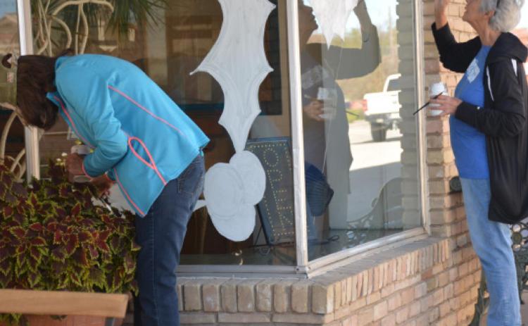 Downtown windows get holiday decorations