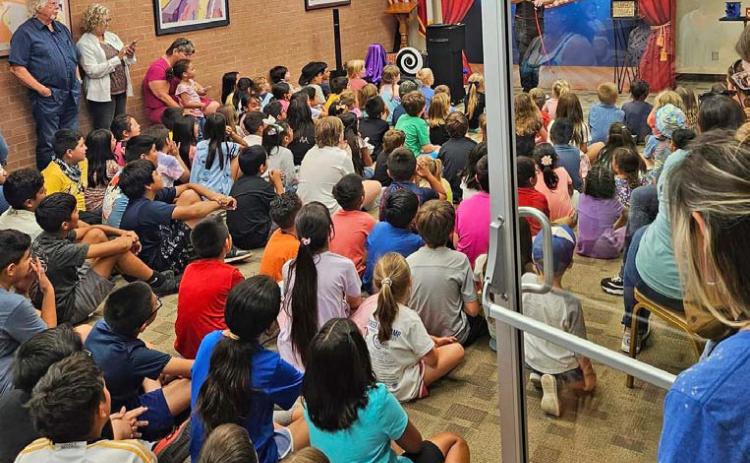COURTESY | SHANDA SUBIA The Lampasas Public Library saw a crowd of more than 120 visitors for John O’Bryant’s magic show on Friday morning.