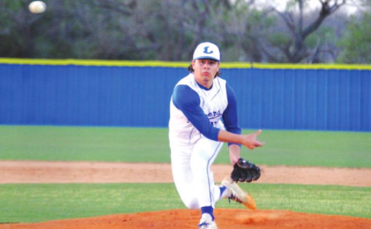 Tak Stinnett releases a curveball during last Friday’s game against Brownwood. He threw six shutout innings in the contest. HUNTER KING | DISPATCH RECORD