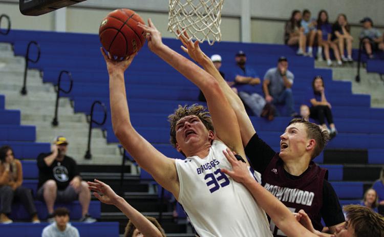 HUNTER KING | DISPATCH RECORD Beau Patterson finishes through contact from Brownwood defenders.