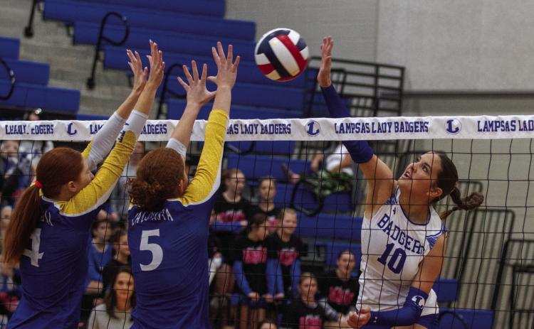 ANA SOFIA MEYER | DISPATCH RECORD Senior middle Ysa Swain tips the volleyball past Lago Vista’s blockers.