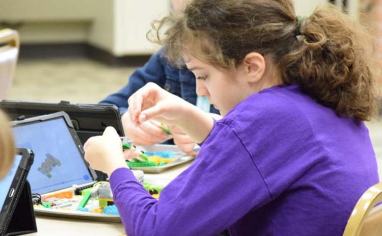 Isabella Gutierrez builds an earthquake simulation plate out of LEGO blocks using step-by-step instructions. ALEXANDRIA RANDOLPH | DISPATCH RECORD