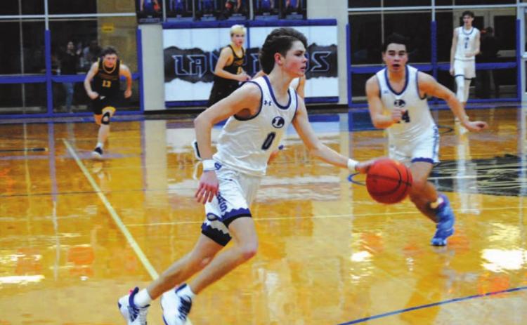 Nate Borchardt drives to the basket during Tuesday’s game against Stephenville. HUNTER KING | DISPATCH RECORD
