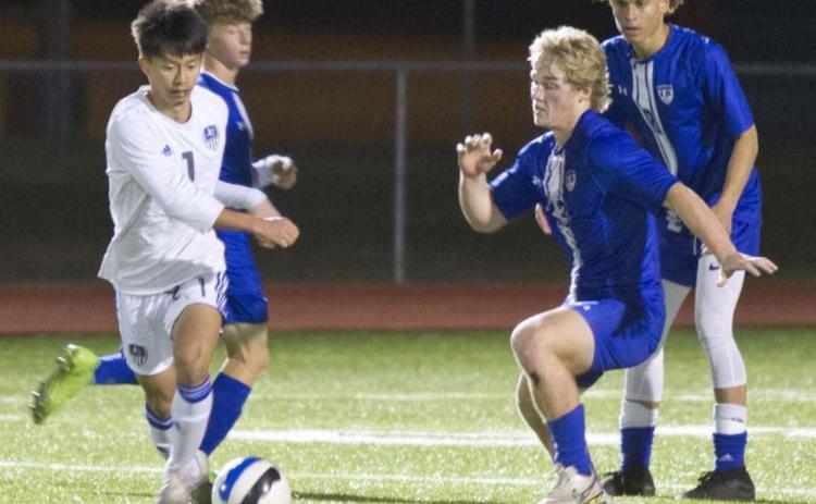 Isaac Abken (back left), Keagan Richardson (second from right) and Keshawn McElwain defend against Jarrell in a home district match on Tuesday. JEFF LOWE | DISPATCH RECORD