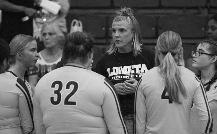 PHOTO BY ANA SOFIA MEYER Coach Madison Morris gives a pep talk to her team. The Lady Hornets are looking for their first district win.