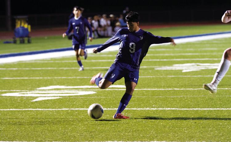 Chris Mendoza had the assist on the lone goal for the Badgers against Brownwood. HUNTER KING | DISPATCH RECORD