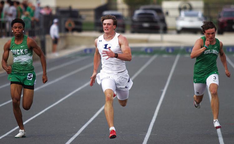 HUNTER KING | DISPATCH RECORD Aaron Everts runs away from opponents on his way to winning the 100-meter dash last Thursday.