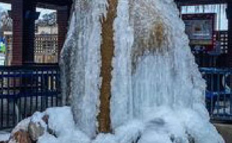 Ice loosens grip on Central Texas