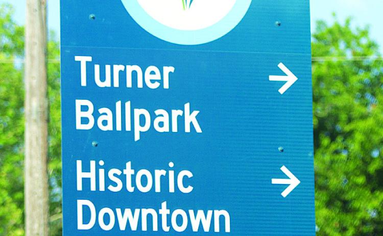 New “wayfinding” signs have been installed on several Lampasas thoroughfares, such as Key Avenue and FM 580 East to direct travelers to area sites. More signs will be added later this summer. HUNTER KING | DISPATCH RECORD