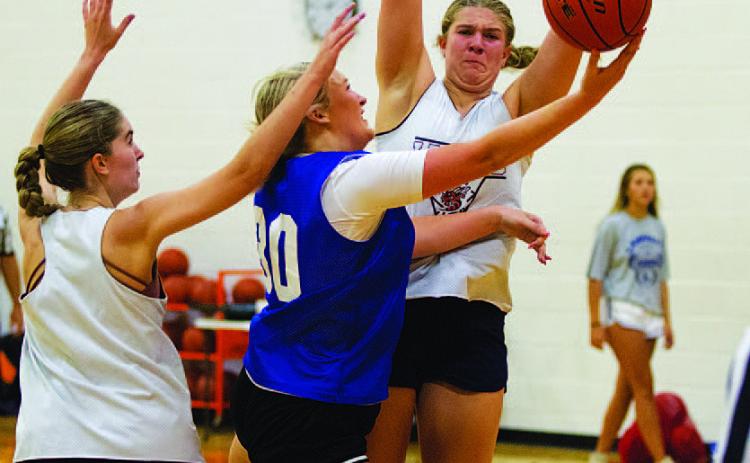 Keaton Owen drives through two Llano defenders for a layup Tuesday evening. HUNTER KING | DISPATCH RECORD