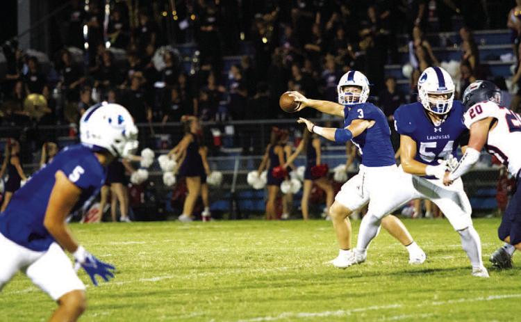 HUNTER KING | DISPATCH RECORD Reed Jerome prepares to throw a slant to Raider Morua during last week’s game against Wimberley.