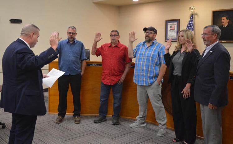 Mayor John Wilkerson administers the oaths of office in Tuesday’s meeting to, from left from right, Place 5 Councilman Elliott Whitton, Place 3 Councilman Rob Green, Place 4 Councilman Dan Long, Administrative Municipal Court Judge Hayleigh Talasek and Municipal Judge Gene Isenhour. ERICK MITCHELL | DISPATCH