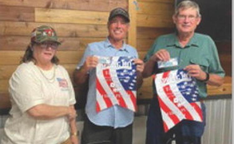 courtesy photo 42 Tournament coordinator Darlene Johnson presents banners and prize winnings to the top team, David Standefer, in center, and Neal Leavell.