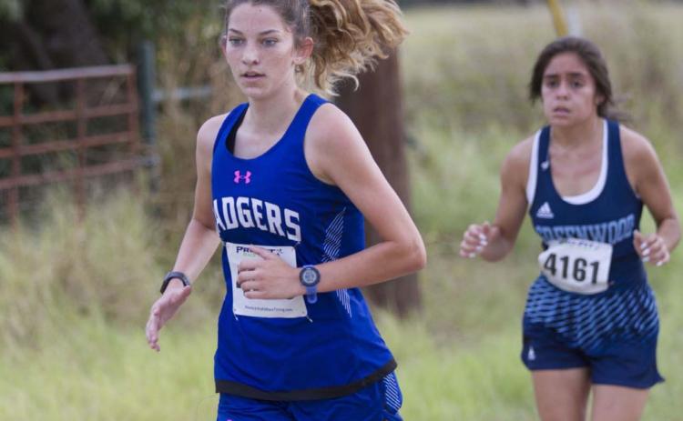 Nyla Long runs down the trail during the Badgers
