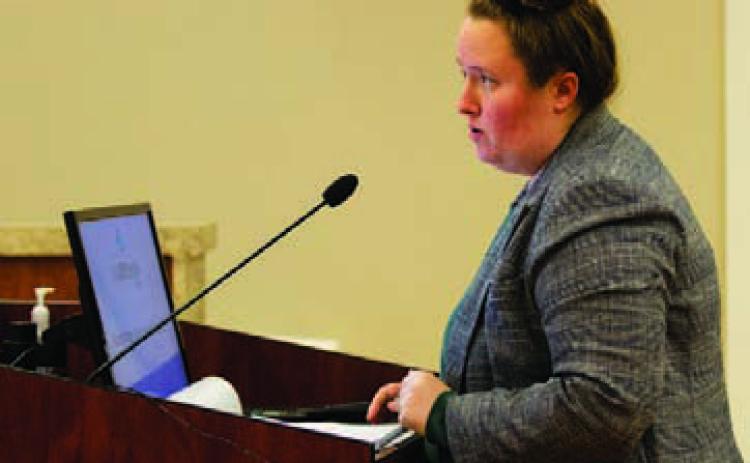 Bailey Carter, recreation specialist for Lampasas, presents information on sponsorships and naming rights that could generate revenue for the city. HUNTER KING | DISPATCH RECORD