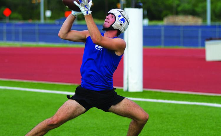 Shawn Roberts hauls in a touchdown during 7-on-7 against Jarrell. HUNTER KING | DISPATCH RECORD