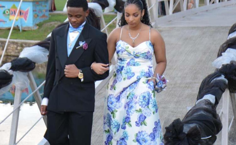 Lampasas students celebrate with promenade