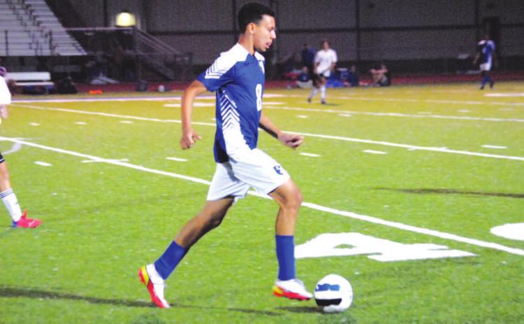 Tyler Grant dribbles up the right wing side during the Badgers’ match against Gatesville last Friday. HUNTER KING | DISPATCH RECORD