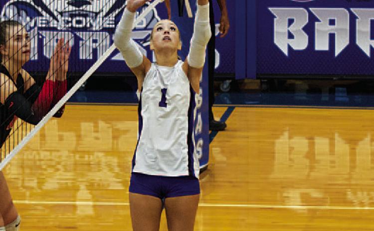 HUNTER KING | DISPATCH RECORD Brailey Wilson sets the ball for a teammate.
