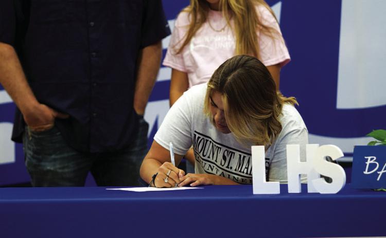 Arianna Gonzalez is set to play golf at Mount St. Mary’s University. HUNTER KING | DISPATCH RECORD