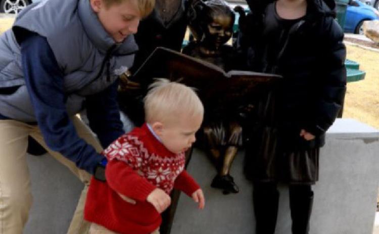 Sculpture unveiled at library