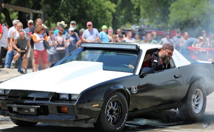 Annual car cruise draws hundreds to park